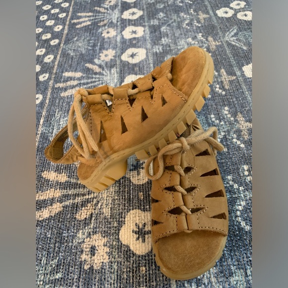 Earth shoe leather (upper) sandals size 13 toddler - Picture 3 of 9